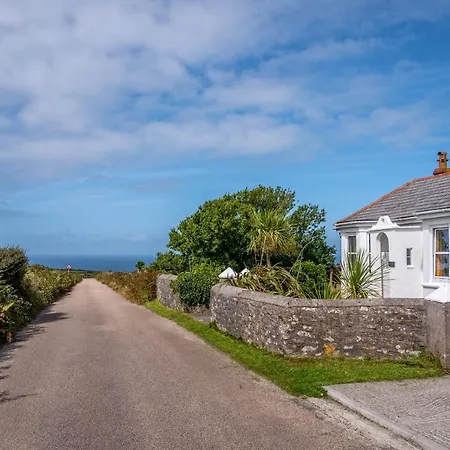 Finest Retreats - Western Watch - Sea Views, Pets Accepted, Sleeps 6 Lower Boscaswell