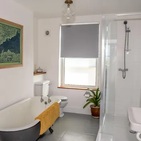 Finest Retreats - Western Watch - Sea Views, Pets Accepted, Sleeps 6 Lower Boscaswell